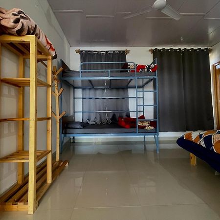 Bir Nest Hostel Esterno foto