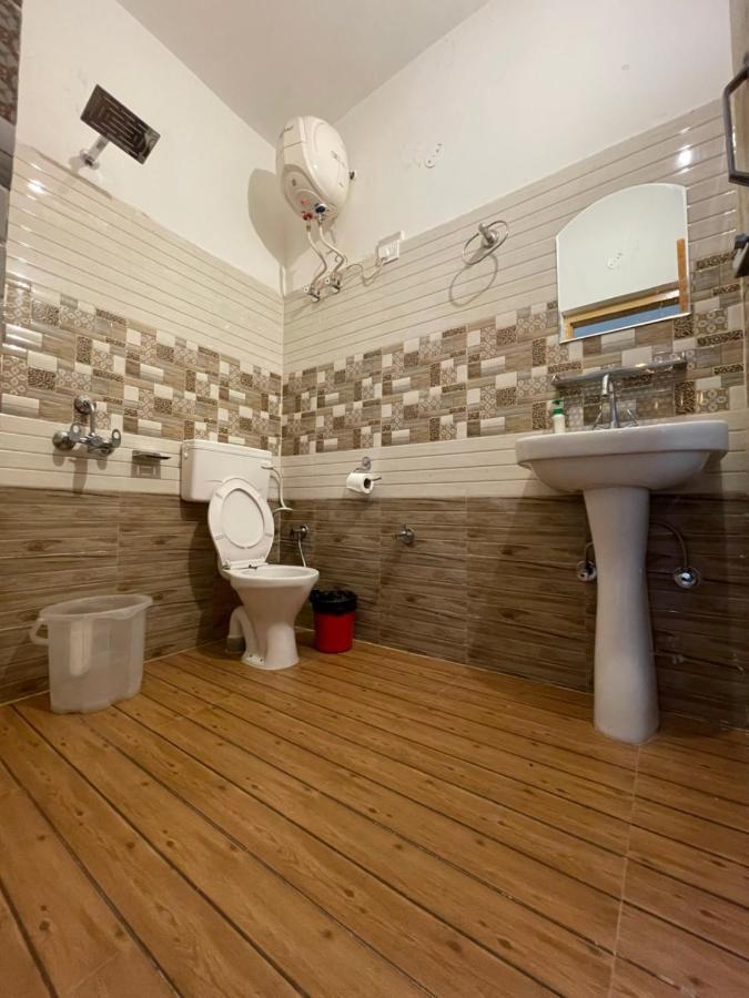Bir Nest Hostel Esterno foto