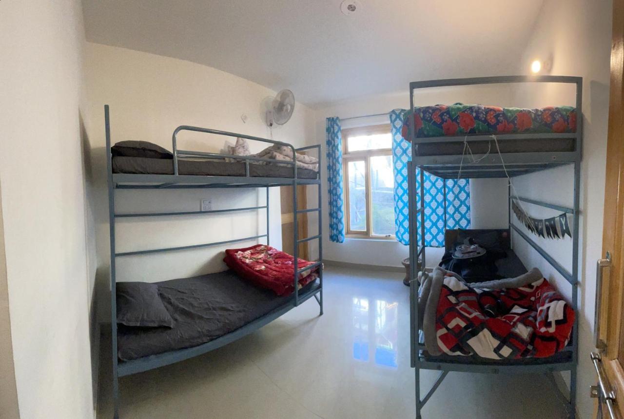 Bir Nest Hostel Esterno foto