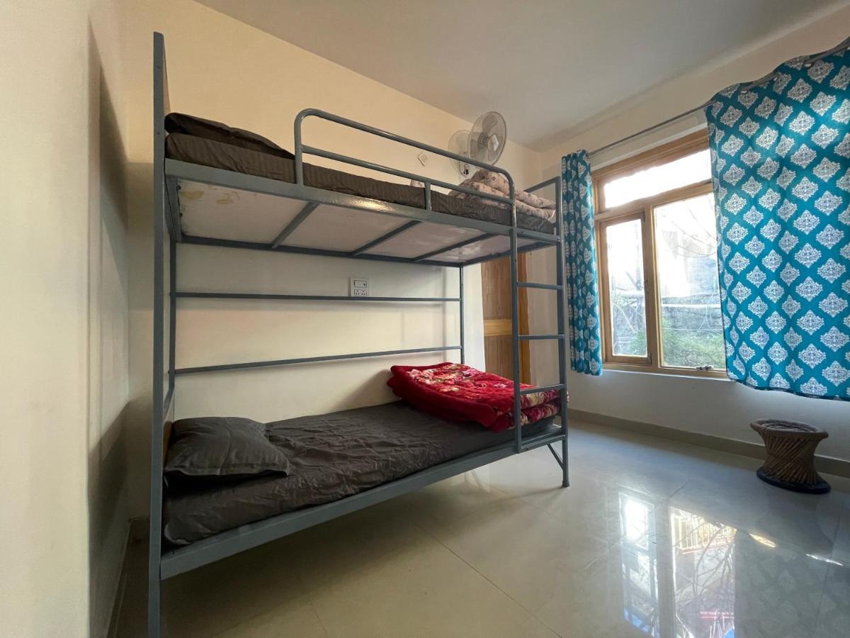 Bir Nest Hostel Esterno foto