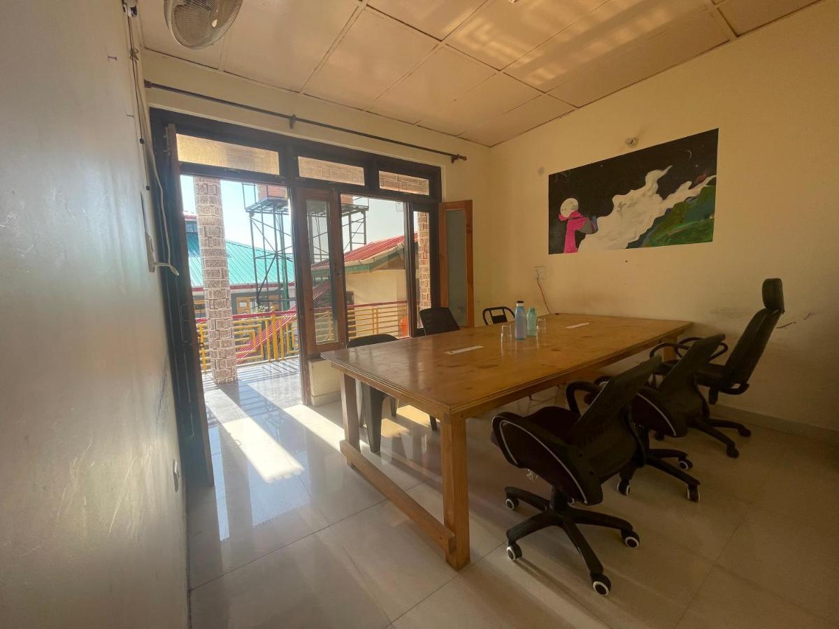 Bir Nest Hostel Esterno foto