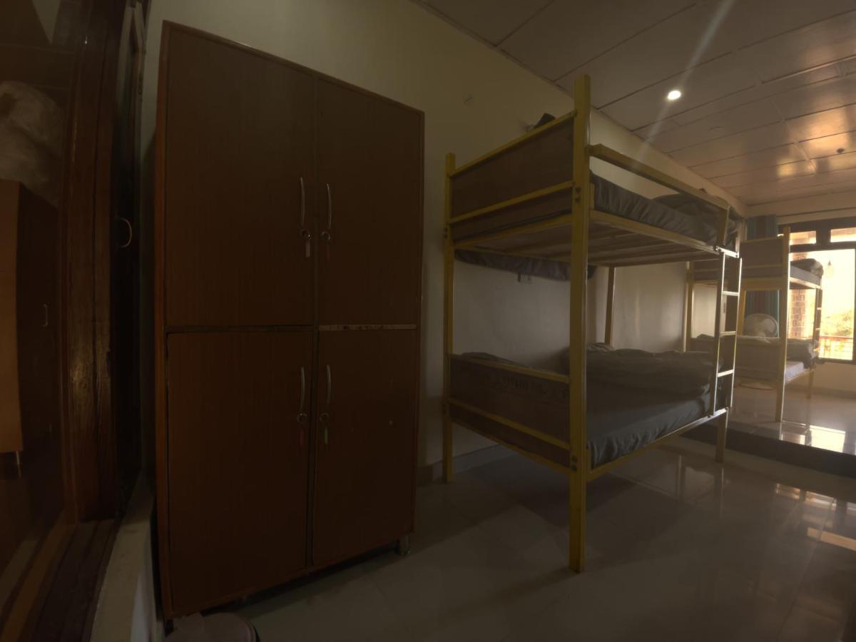 Bir Nest Hostel Esterno foto
