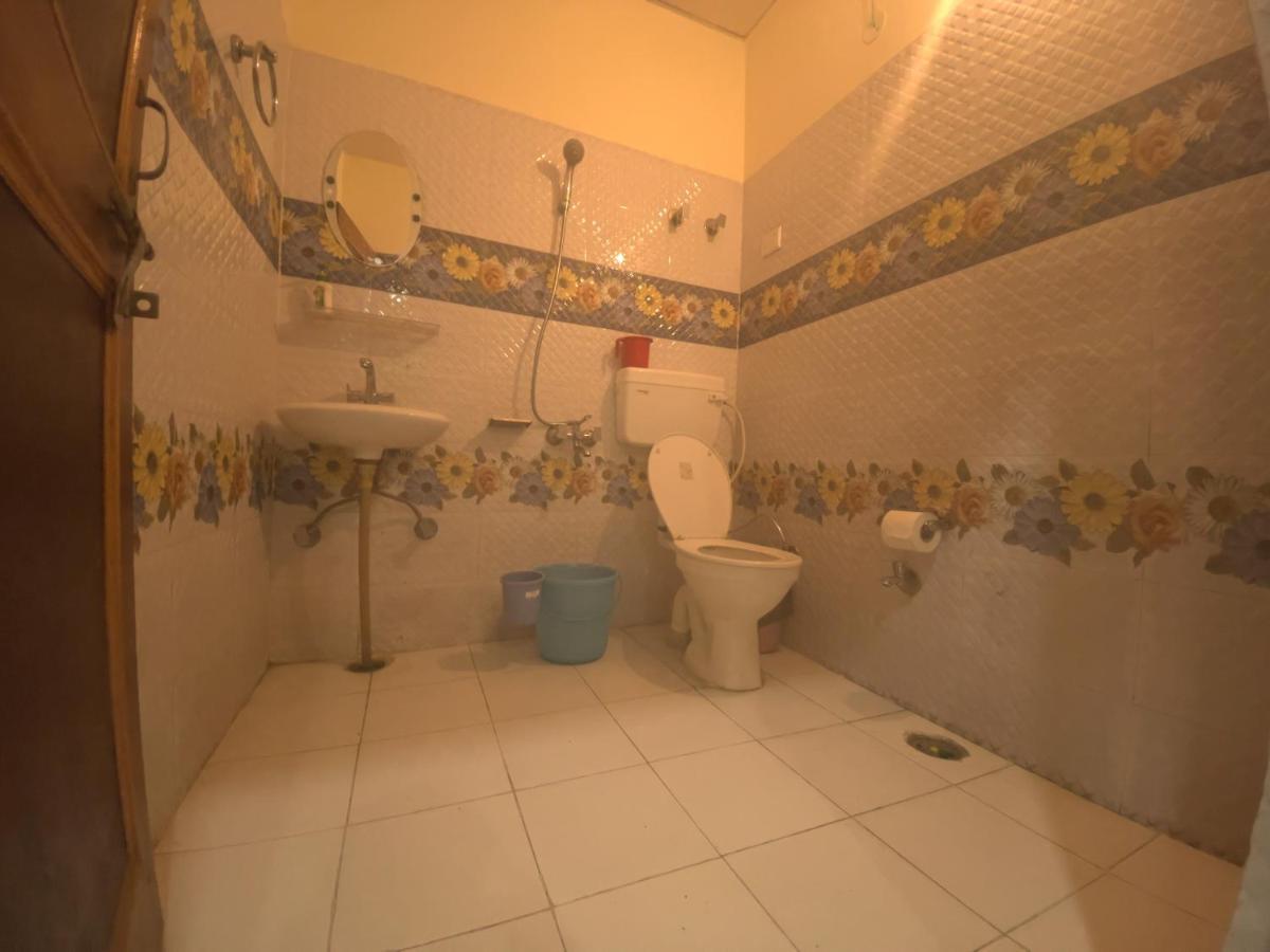 Bir Nest Hostel Esterno foto