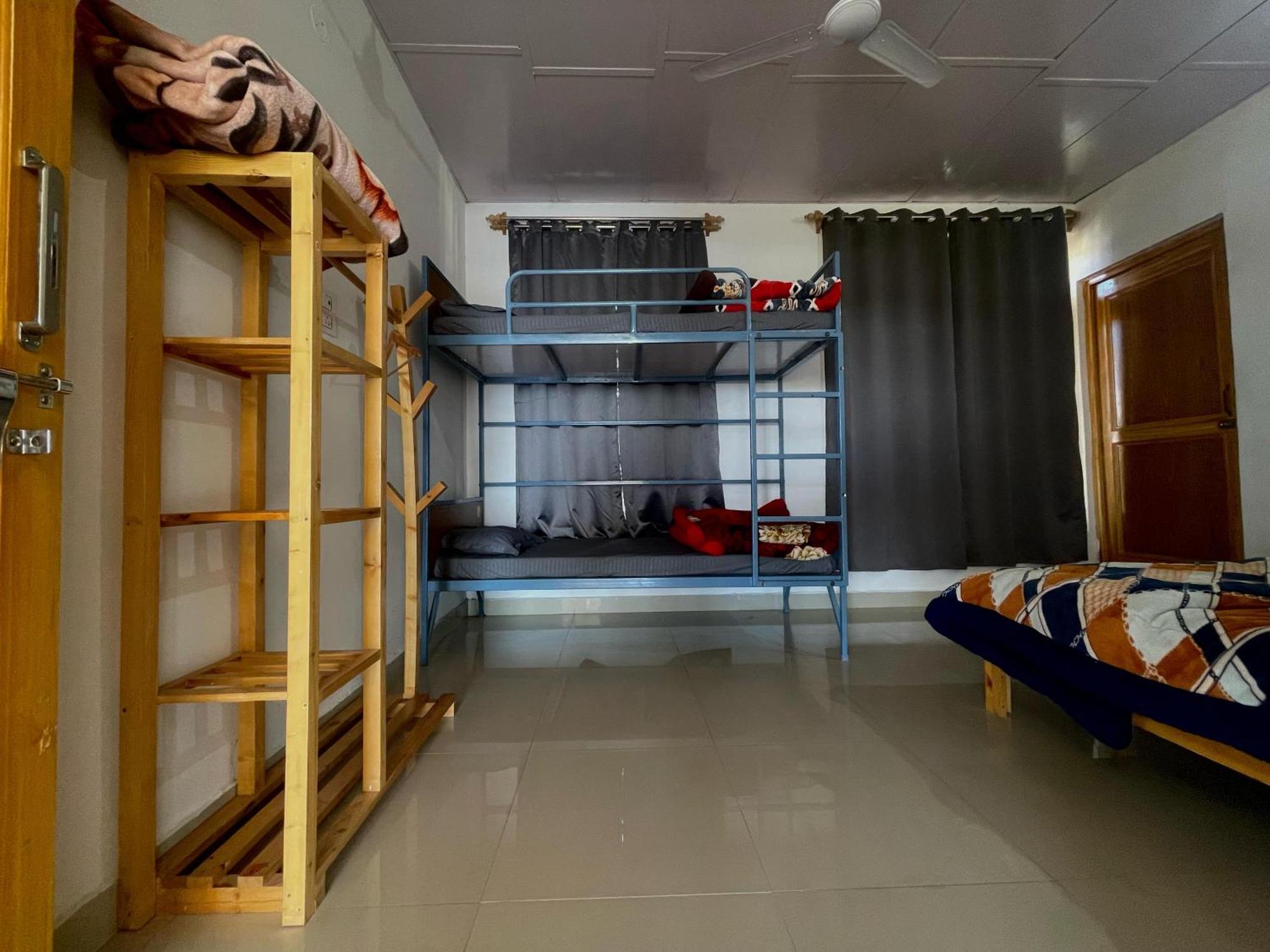 Bir Nest Hostel Esterno foto