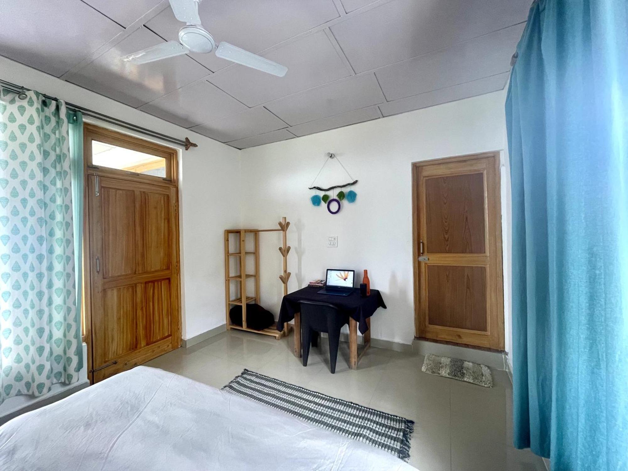 Bir Nest Hostel Esterno foto